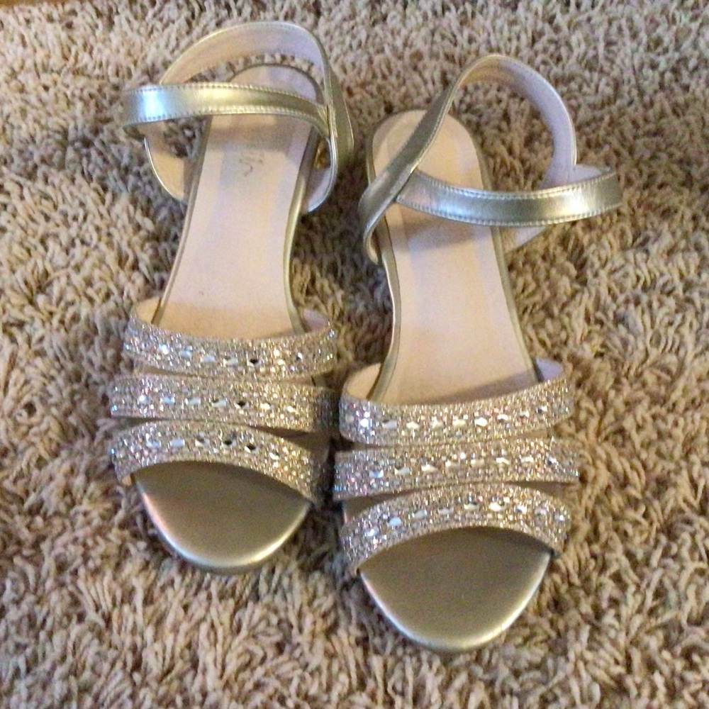 Elegant Champagne Strappy Big Girls Sandals Size 2.5 - Picture 3 of 8